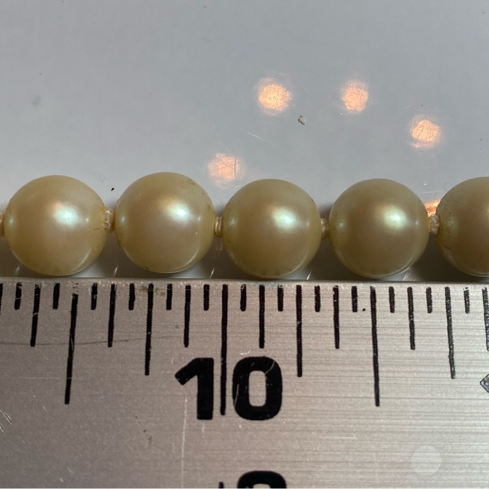 Vintage 15 1/4” faux pearl knotted necklace. - Picture 6 of 6